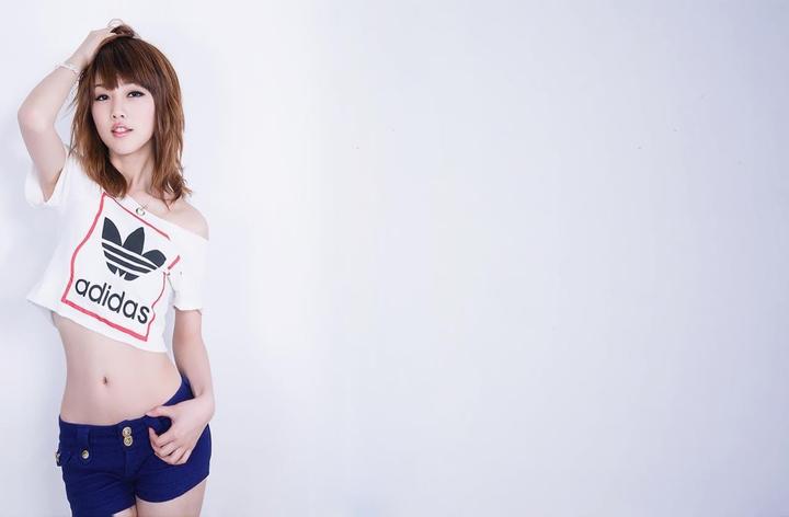 八尺夫人传说的艺术再现